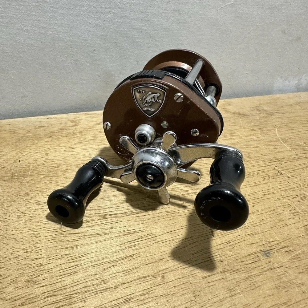 Vintage Pflueger Supreme 610B Bait Casting Fishing Reel Brown Level Wind